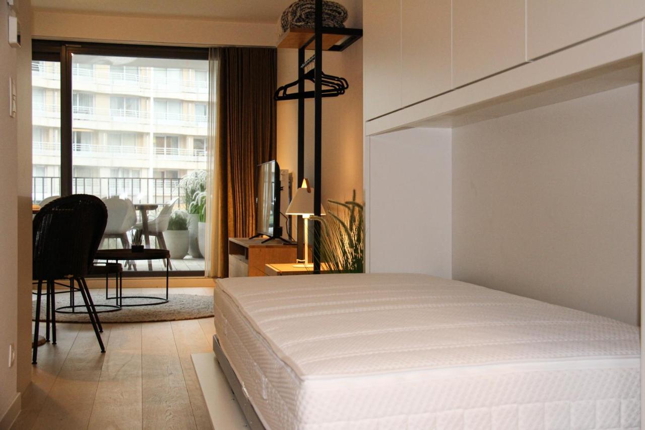 Crystal Residences - Luxurious Seaside Apartments Остенде Екстериор снимка
