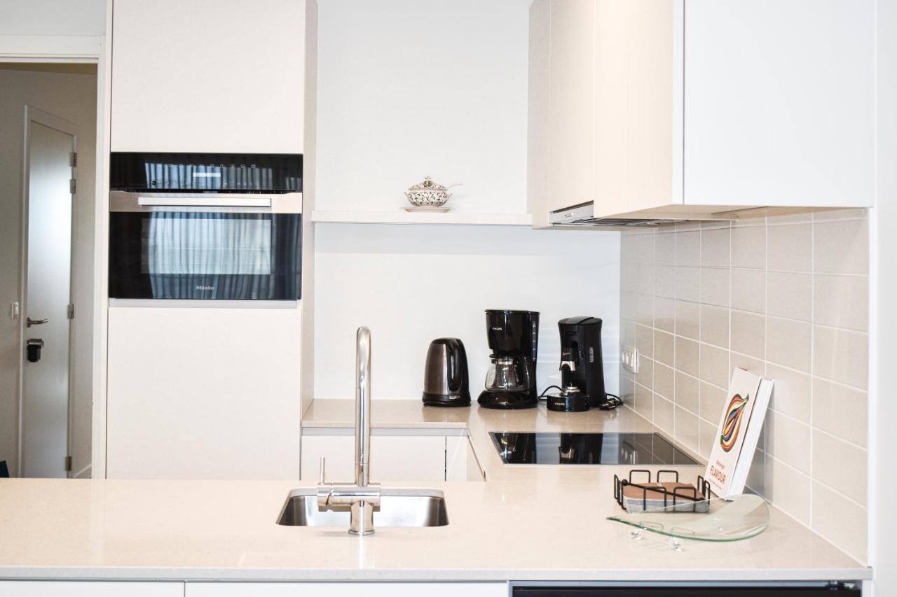 Crystal Residences - Luxurious Seaside Apartments Остенде Екстериор снимка