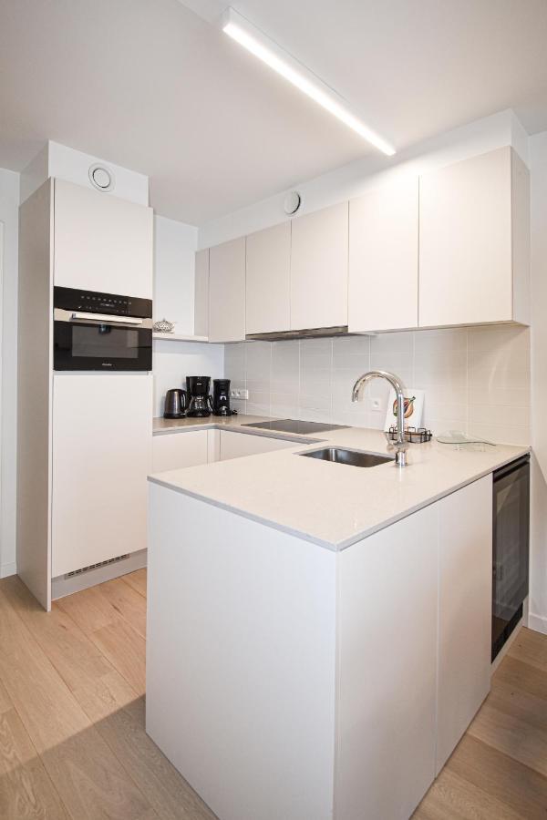 Crystal Residences - Luxurious Seaside Apartments Остенде Екстериор снимка